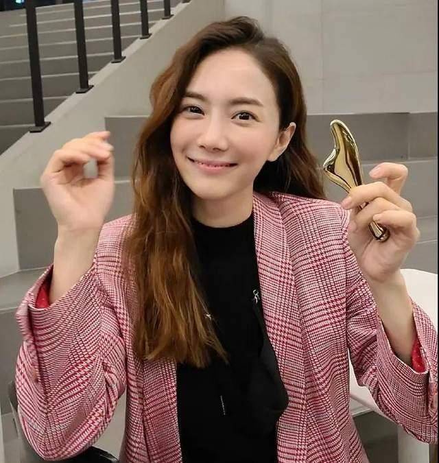 刘仁娜在拍《放羊的星星》时居然和里面的"吴仁耀"在一起了,omg,两人