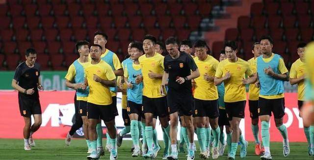 最新战报:中国男足大胜阿联酋球队,张玉宁破门,林良铭梅开二度_国足