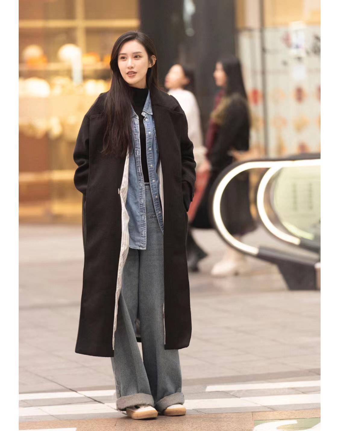 "山城"重庆果然出美女,素人搭配不强凹造型,简单大方很气质_时尚_外套