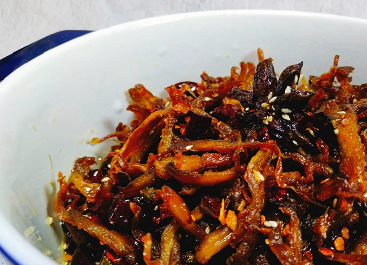 这菜我家7天就做1次，老公孩子还吃不腻，越嚼越香解馋过瘾(图2)