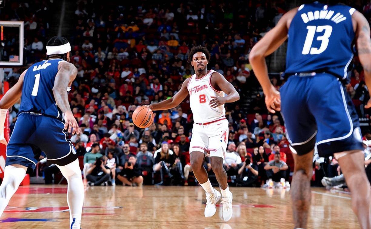 面对这样的独行侠都表现平平,火箭锋线大将的前景真是不容乐观?