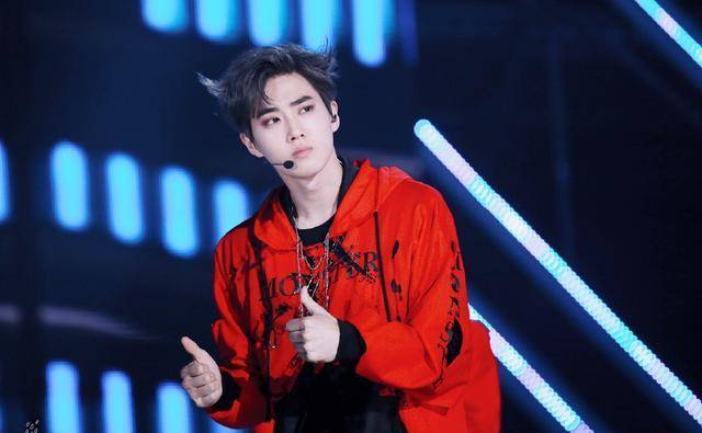 他在sm公司苦练七年却错过出道,终凭实力成为登顶天