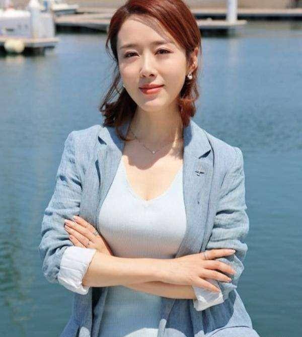 《宝莲灯》第一美人颜丹晨,曾红过同班同学女子,如今低调无人识_赵薇