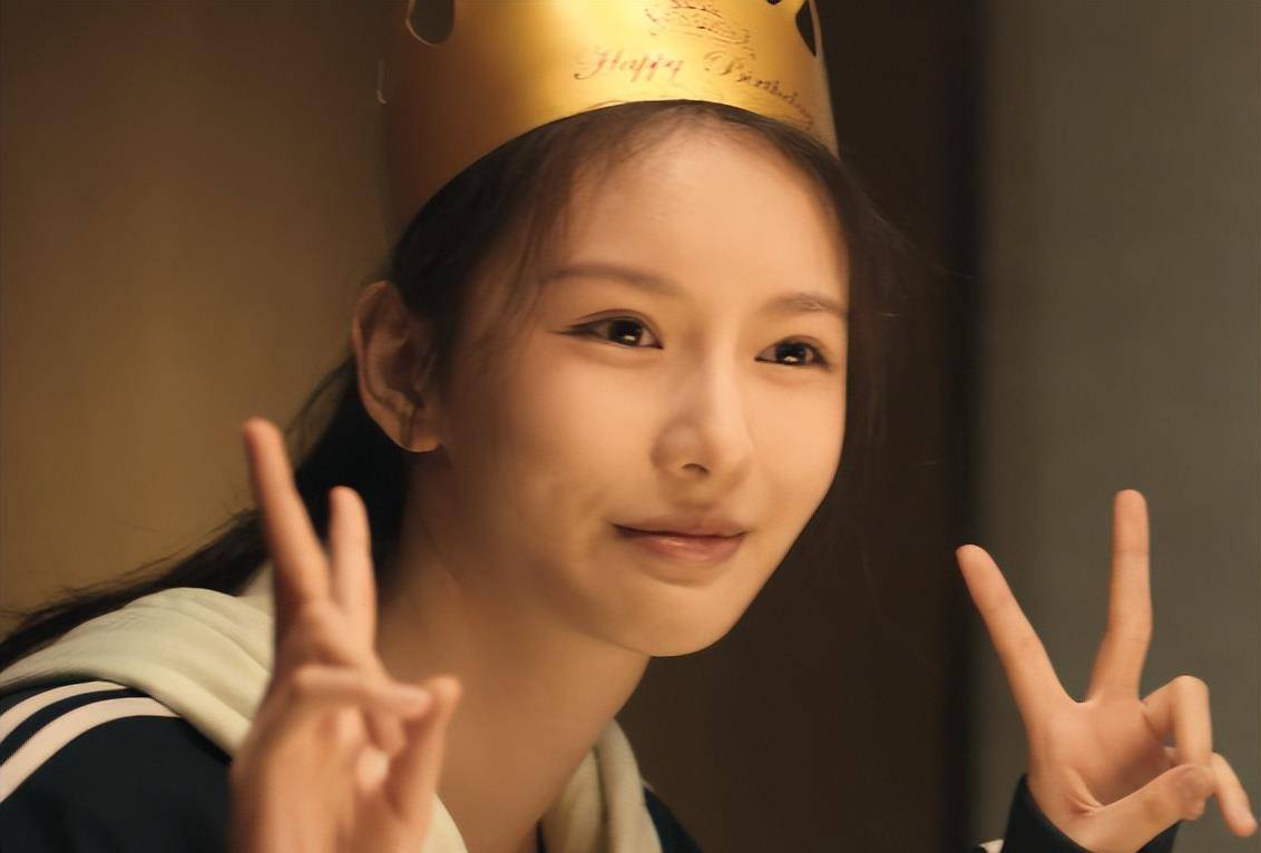 再加上木讷的表情,刚刚还在为秦昊的表演而抓心挠肝,看到这一幕直接出