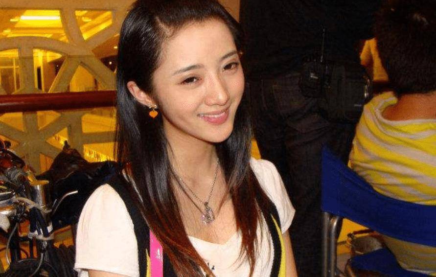 因饰演小渔被人熟知,演小角色未能大火,如今改名拍新剧_陈一娜_郑爽