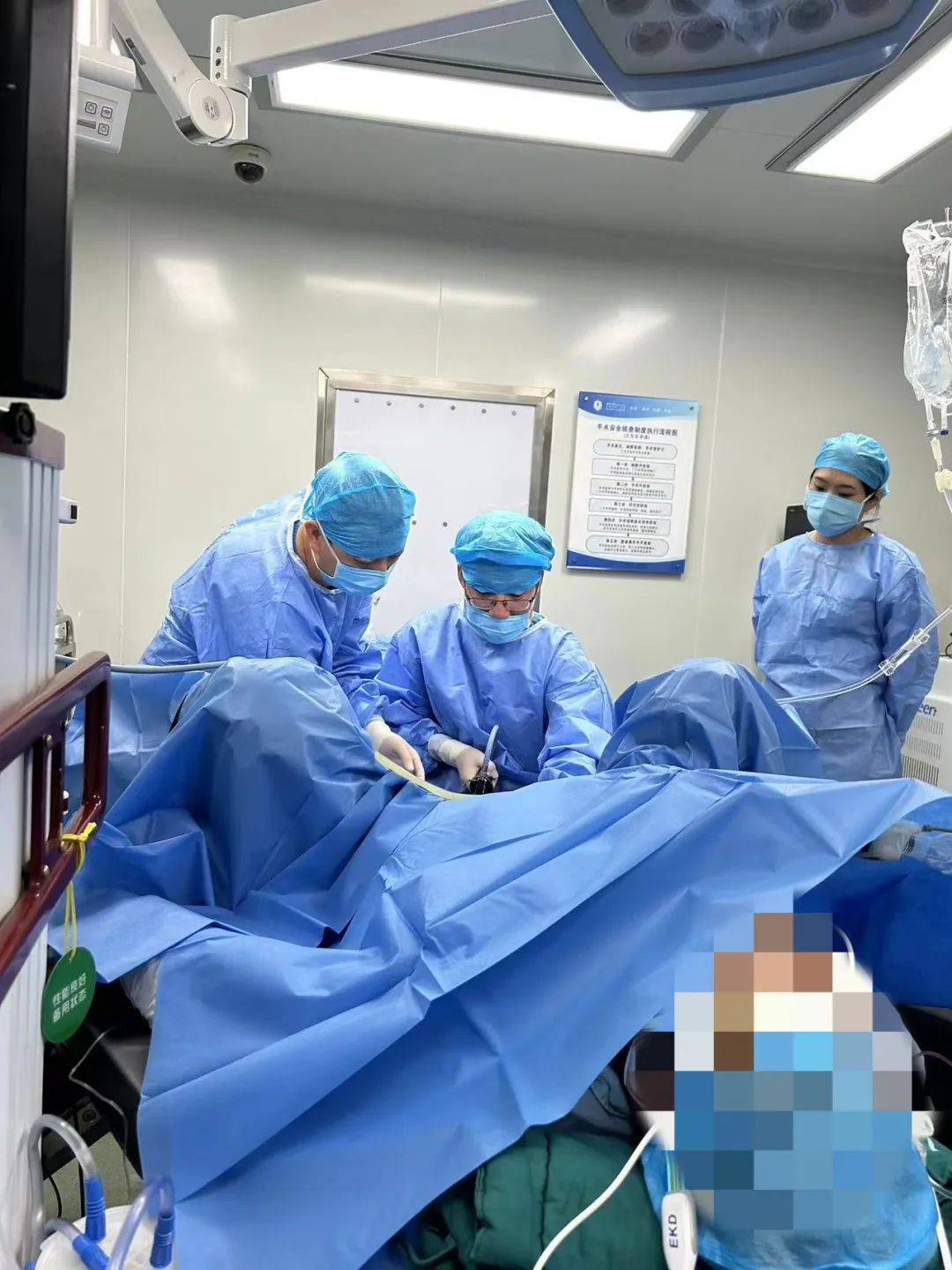 市第一医院泌尿外科为两位耄耋老人成功实施微创手术