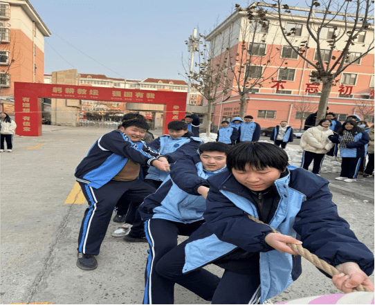 濮阳市综合高中:高中部成功组织"迎元旦拔河比赛"