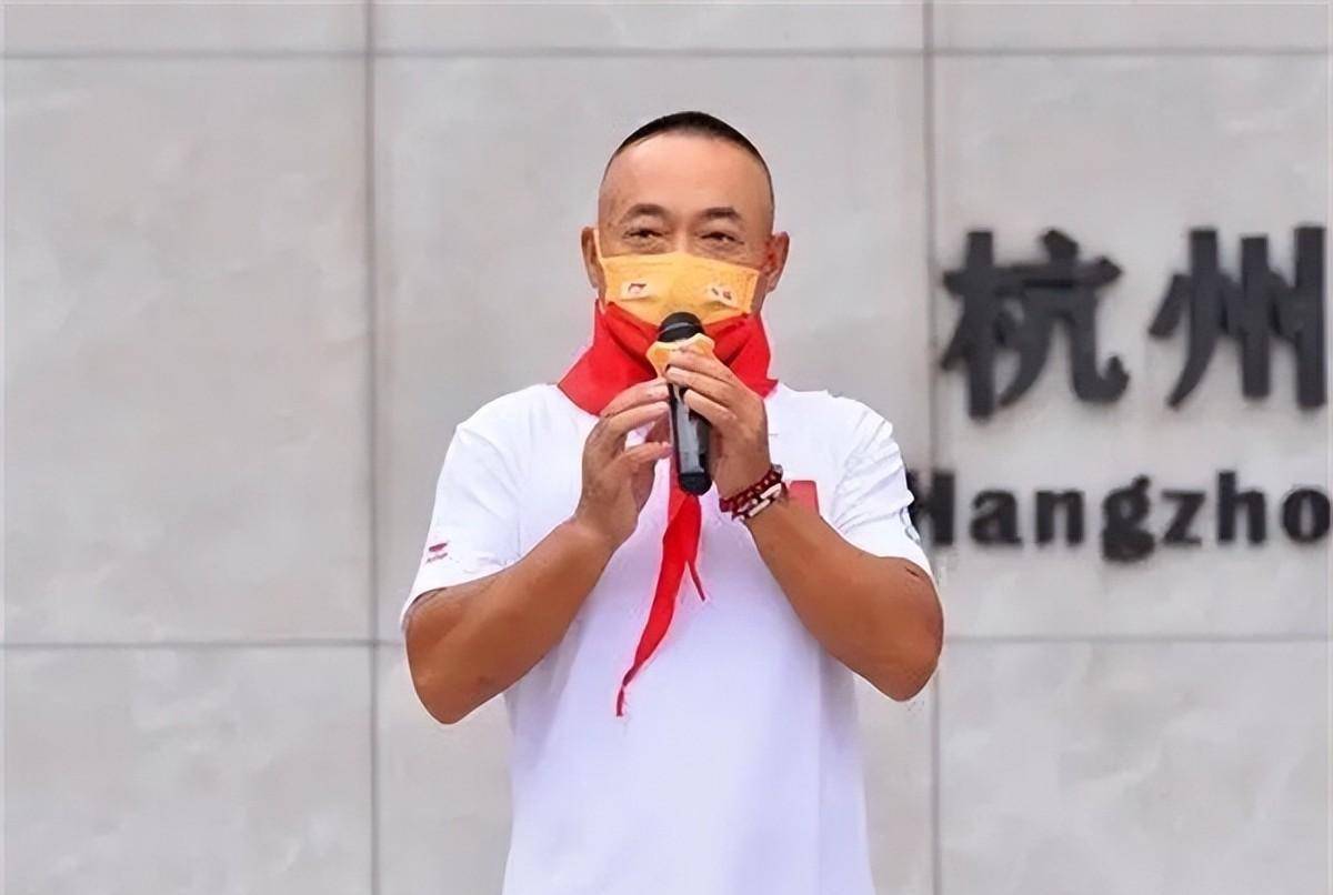 奥运冠军楼云现状:58岁显年轻,做地产身家过亿,曾移民美国_训练_体操