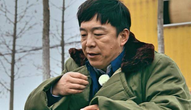 首播热度飙升,黄渤三个细节圈粉,哪有半点影帝架子_罗志祥_村民_泥土