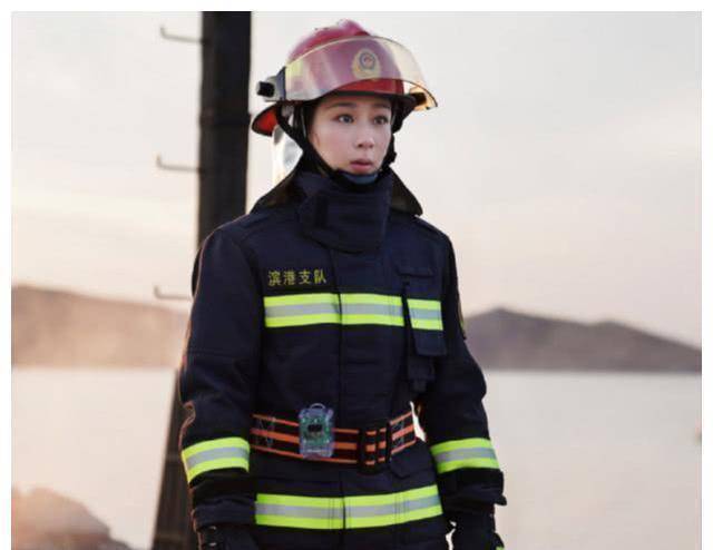 《烈火英雄》将上映,杨紫颠覆形象坦言为完成父亲心愿_电影_故事_爸爸