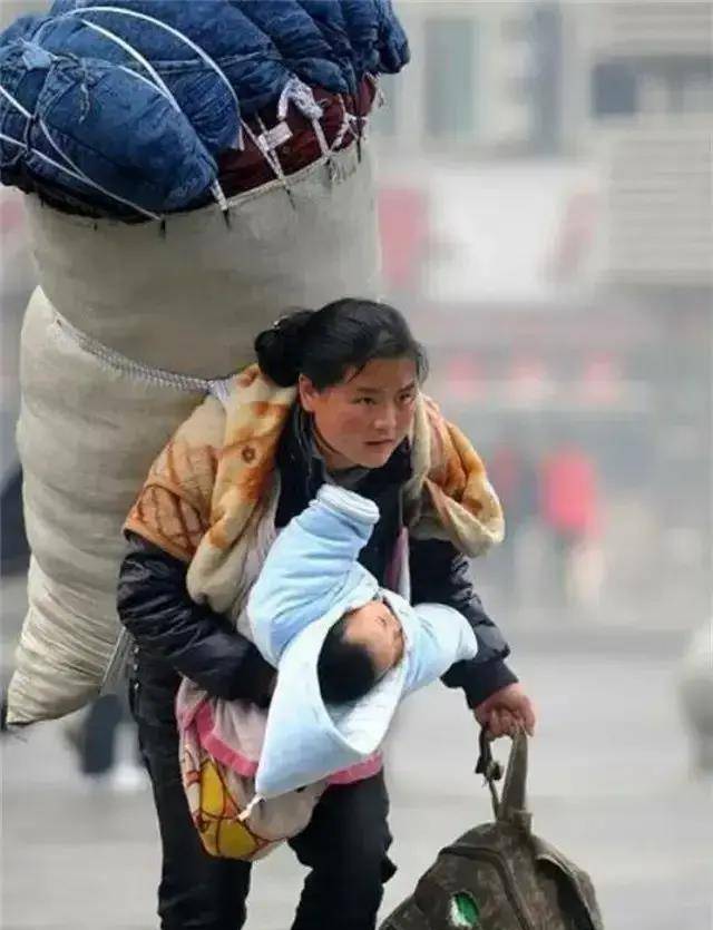 巴木玉布木:懷中女兒已離世,11年後才知自己走紅,現靠