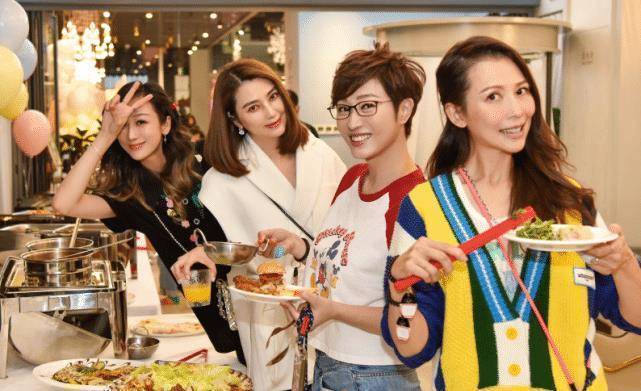 蔡少芬儿子2岁生日宴,全场15个孩子太热闹,郑恺苗苗合体秀恩爱_郑恺和