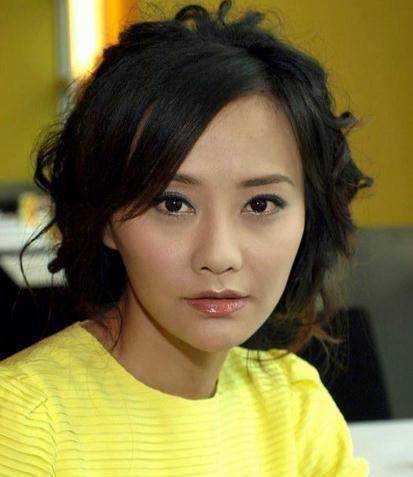 马雅舒一场盛大的婚礼,作为弥补,不仅特意送了一枚价值700万的大钻戒