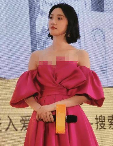 張若昀夫婦賺奶粉錢,唐藝昕腳蹬12cm涼鞋又高又瘦,