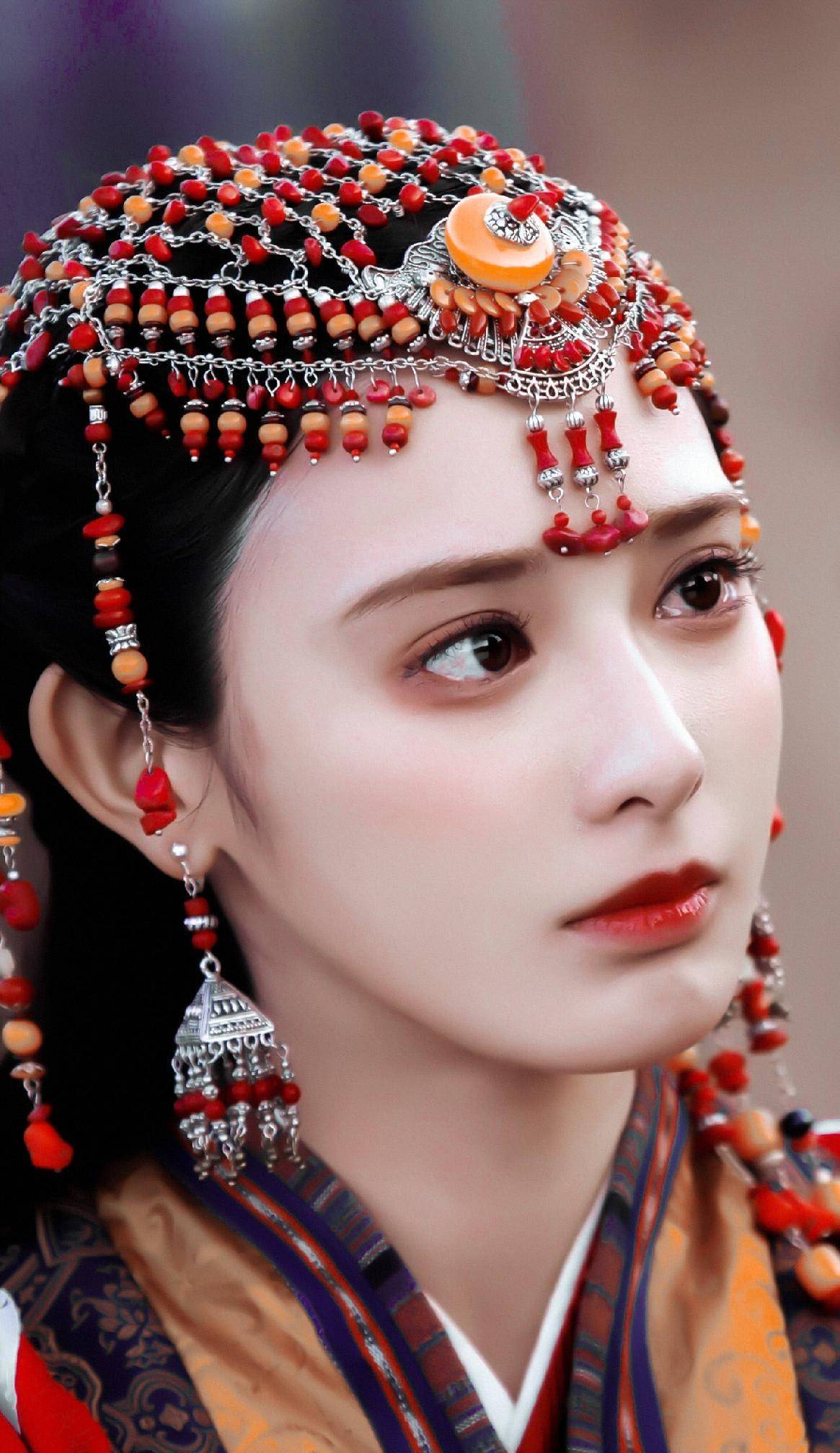 异域扮相最美的6位女星,杨幂妩媚,迪丽热巴惊艳,你喜欢谁?