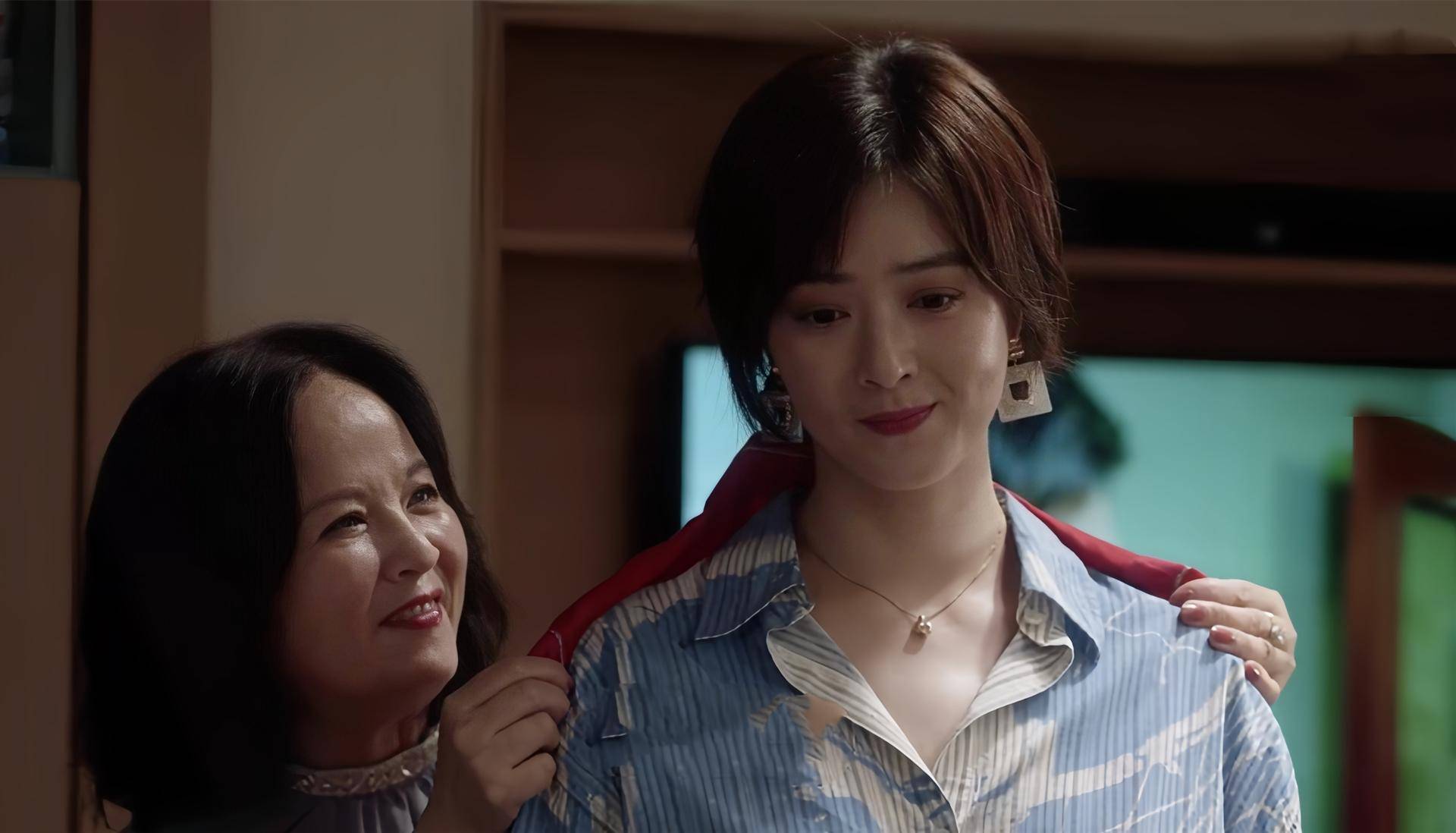 在她身上,完美演绎了啥叫不是不报时候未到,在2021年的时候,赵薇迎来