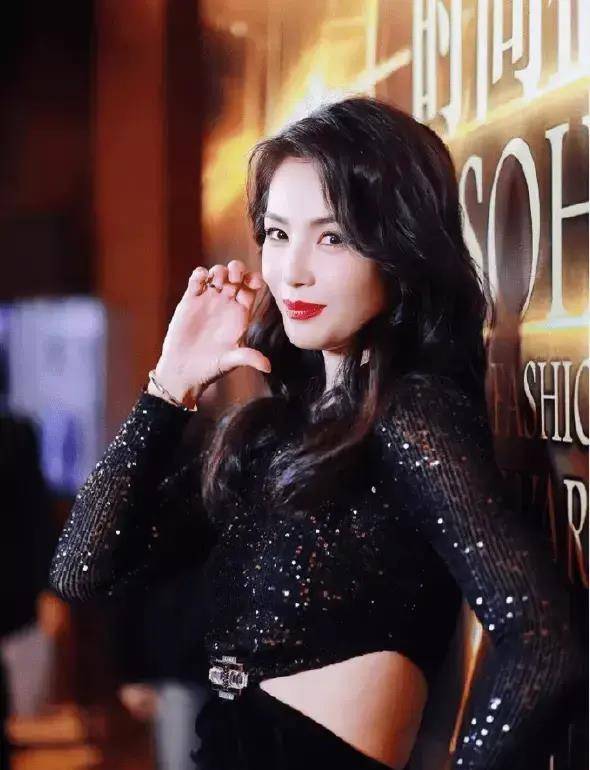 皮肤白皙,容貌姣好,性感撩人至极_女性_身材_魅力