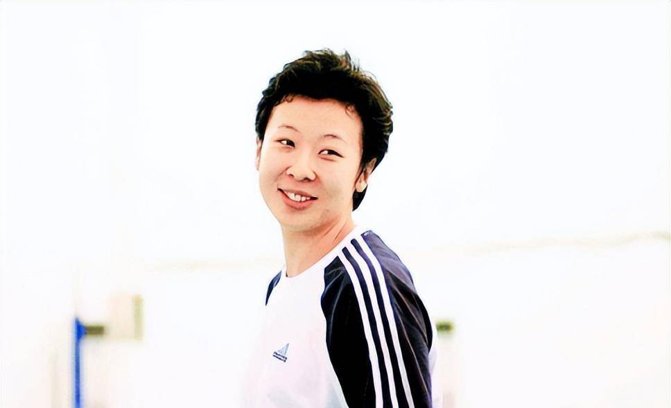 冯坤:三进两出国家队,因人品被陈忠和选中,退役后拒入外国籍_训练