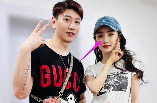 网友感慨其山根粗壮,神似曾轶可,全无之情的灵气.