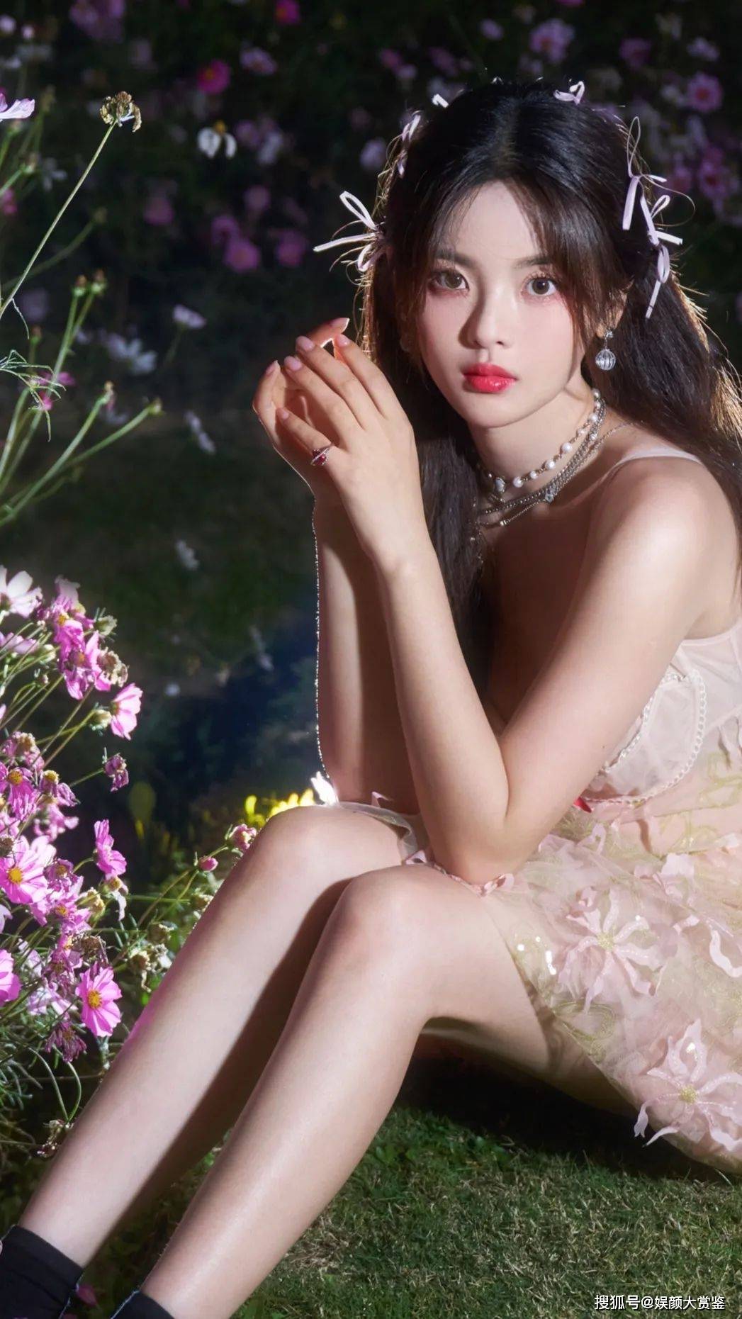 杨超越花海纱裙写真,甜美浪漫,朦胧梦幻_精灵_蝴蝶_魅力