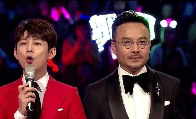 湖南卫视跨年晚会:华晨宇压轴,杨幂3个节目,杨紫位置尴尬_表演_搭档
