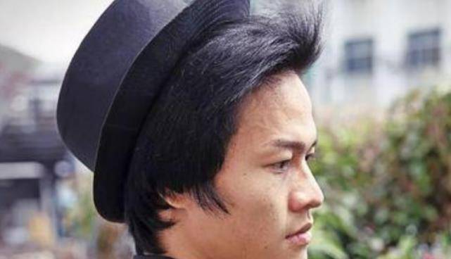 他是葬爱家族创始人,当年坐拥20万"杀马特",如今过的如何?