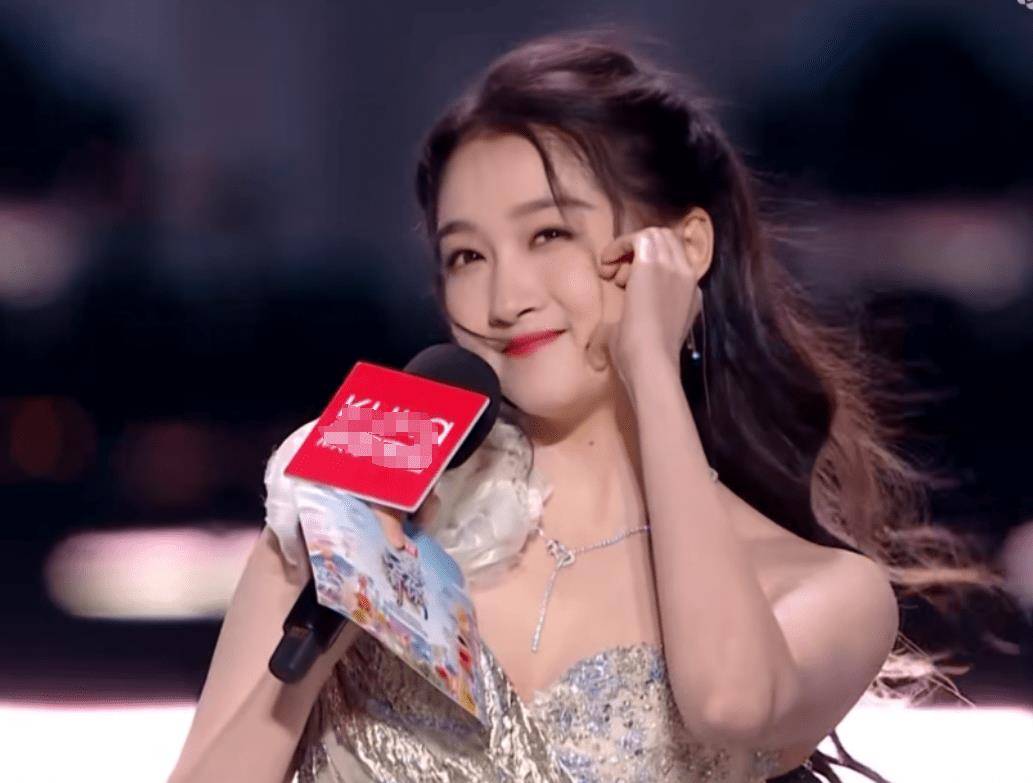 2023年最后一夜:王俊凯王源真唱翻车,娜扎白鹿假唱,关晓彤发福_卫视