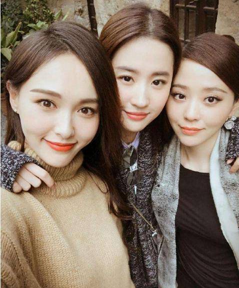 冯轲与旗下歌手张碧晨公开恋情,当初捞金后甩张靓颖,今故技重施_冯柯