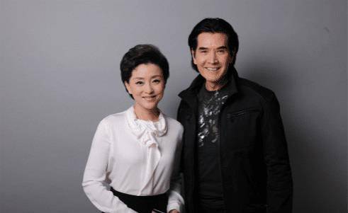 60岁费翔脱衣有肉,两代女性的梦中情人,至今未婚被疑恋爱?