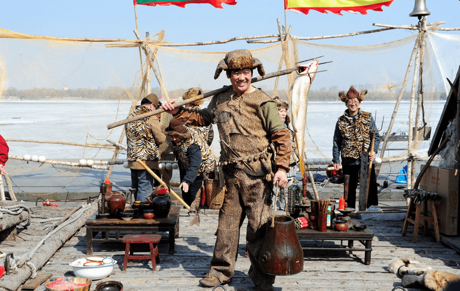 这是东北最奇特的民族,用鱼皮制衣,手艺即将失传