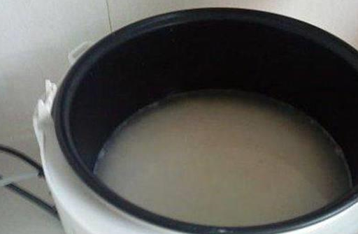 蒸米饭时,别再傻到只加水了,加点它,米饭喷香还粒粒分明,好吃(图2) 蒸米饭时,别再傻到只加水了,加点它,米饭喷香还粒粒分明,好吃(图2)