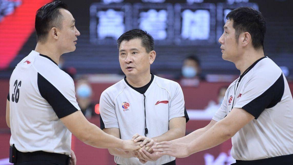 所以基本上所有关注他的人,像广东队和广厦队的比赛,都是闫军主持的