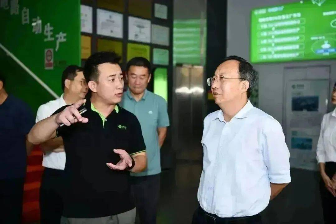 四川省委副书记,成都市委书记施小琳一行莅临微网优联专题调研科技