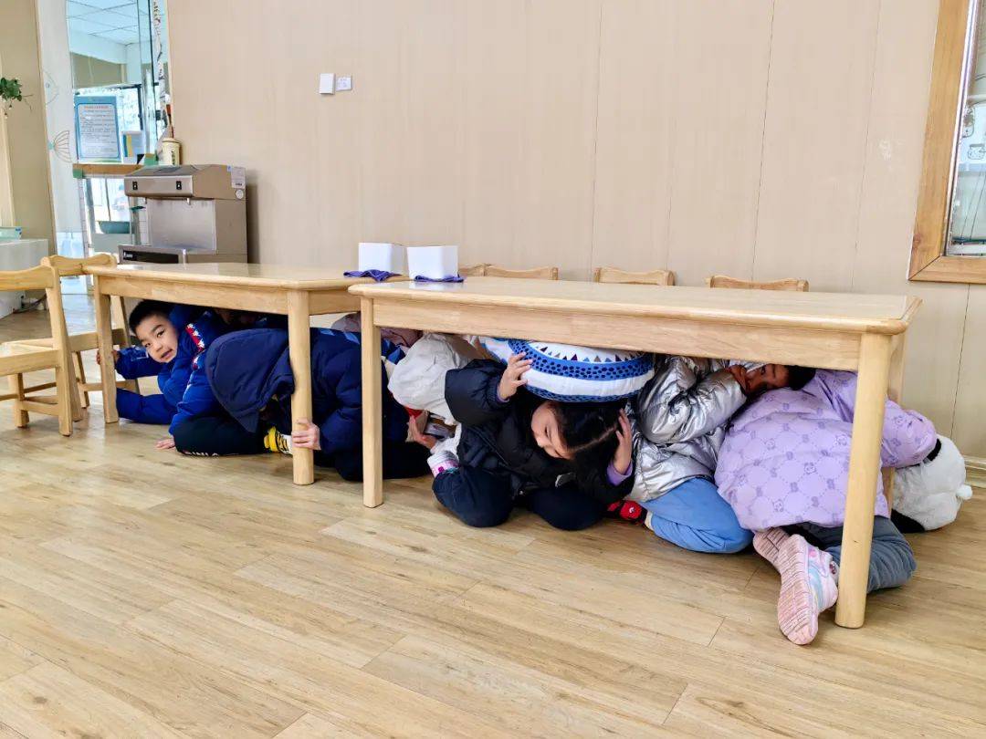 临"震"不乱 安全"童"行——瑞丁幼儿园防震应急疏散演练活动_地震