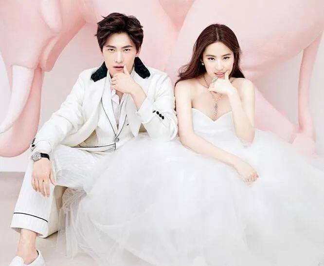 刘亦菲抢杨幂代言?那微博之夜官宣,突然改期又是为何?