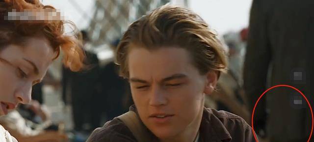 《泰坦尼克号》中的穿帮镜头,当初光顾看露丝了,竟然都没有发现_杰克