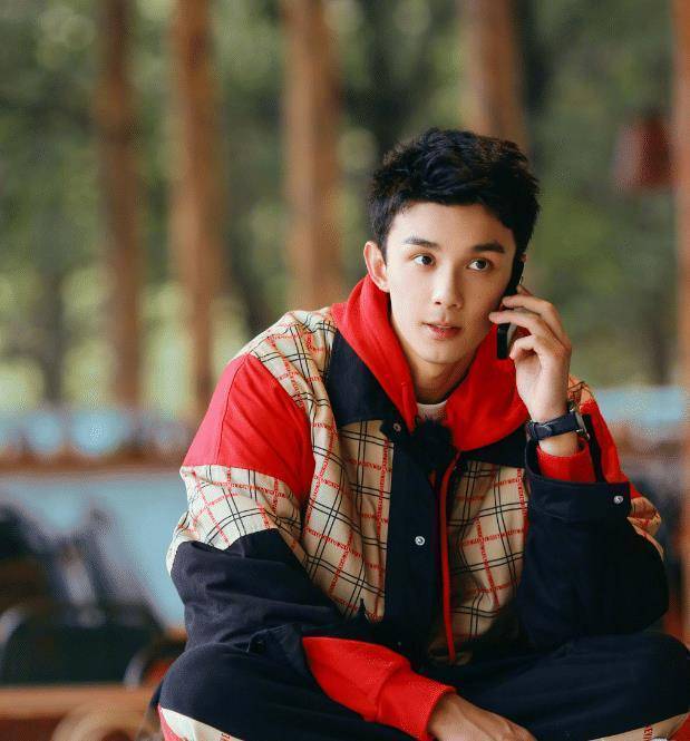 童星出身的吴磊,从小就开始演戏,出演过很多经典和影视角色,所以现在