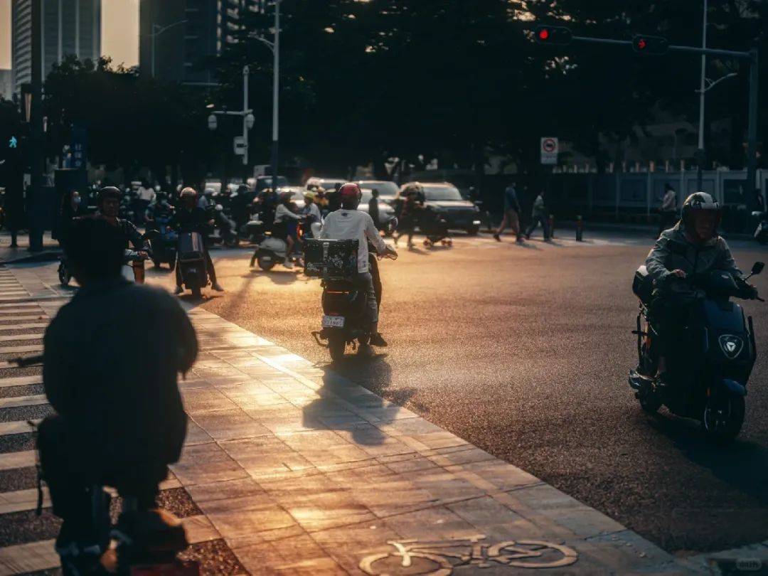 又到年末,有人提前回家有人悄悄出手_深圳人_觀望_城市