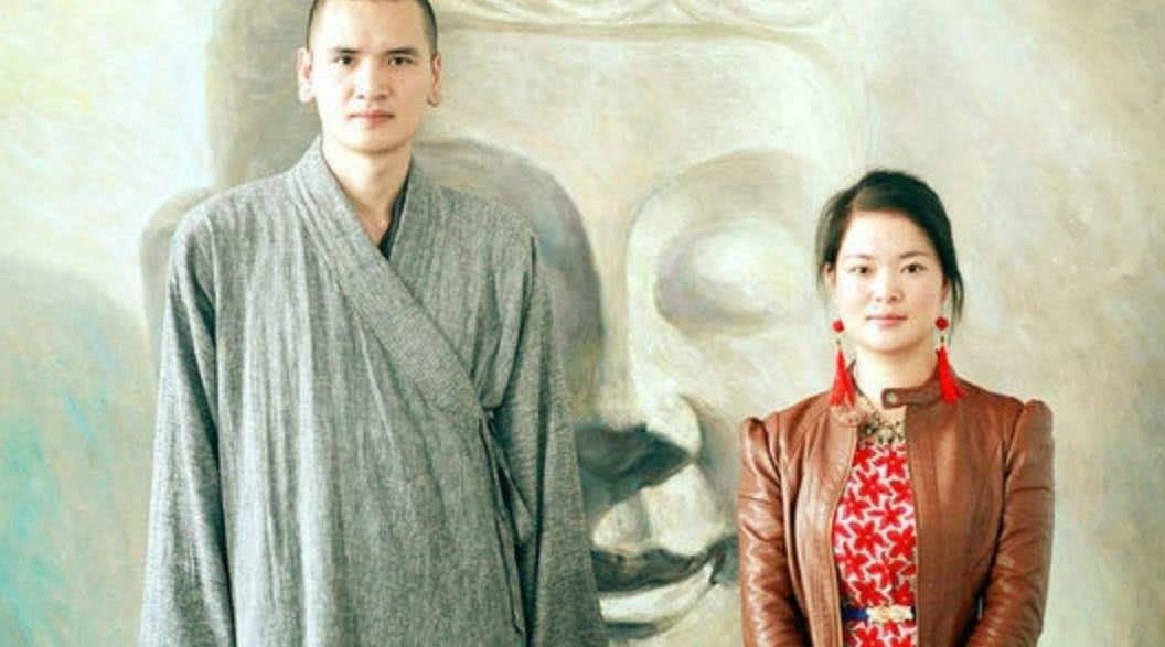 图14一些胆小的女香客则会与释明心说上几句话,多