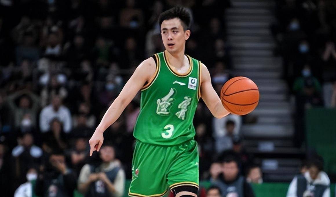 既不是张镇麟也不是郭艾伦_赵继伟_比赛_三分球