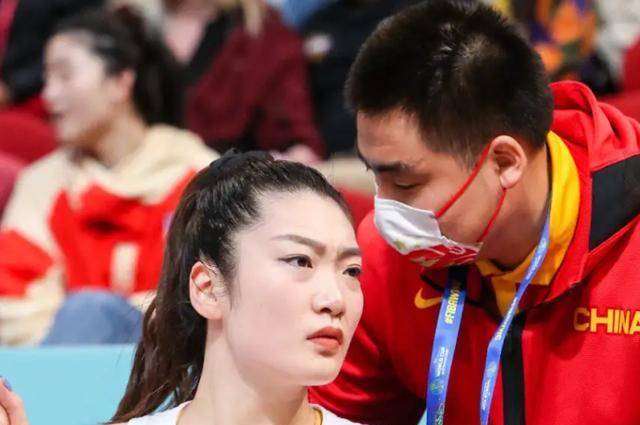 女篮李梦哭了!