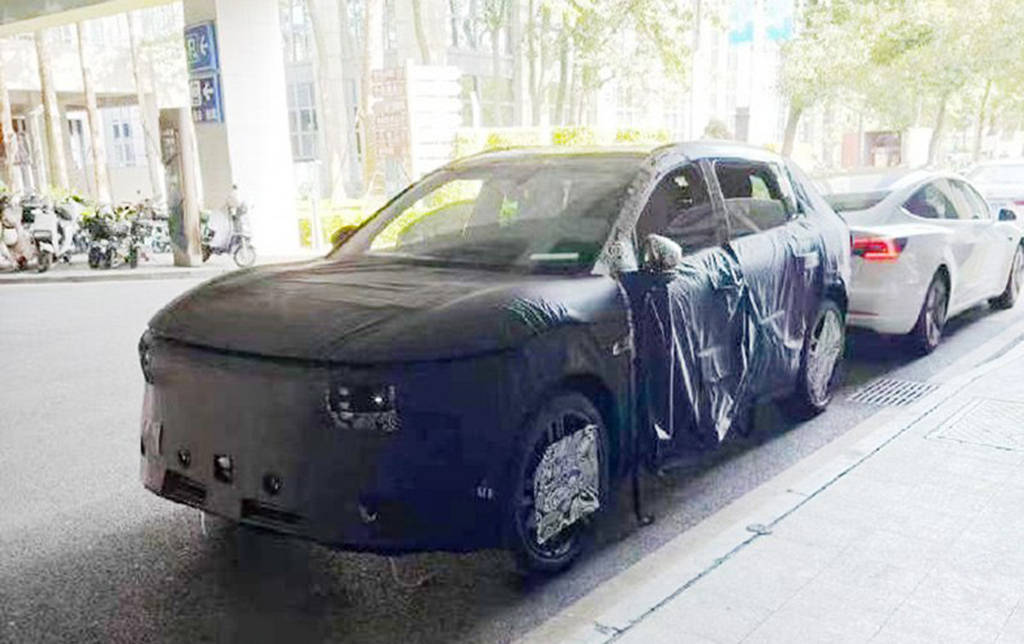 兼顾设计和实用性 极氪全新SUV谍照曝光_搜狐汽车_搜狐网