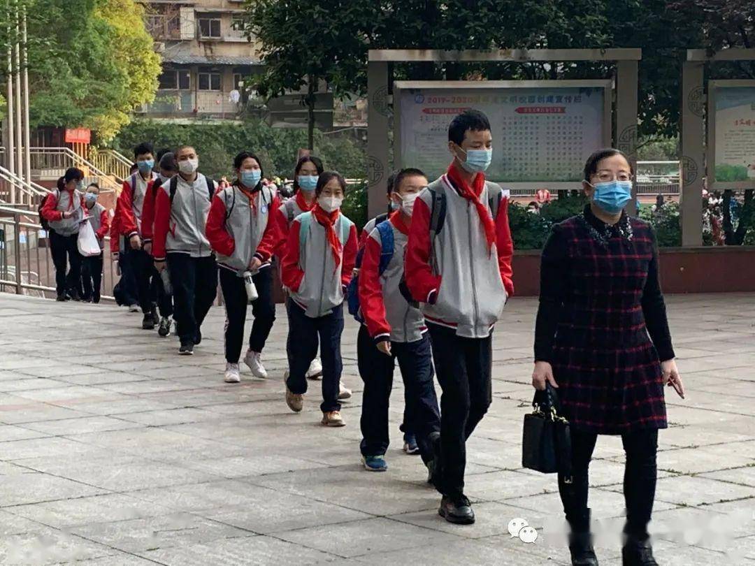 归来仍是少年再见亲切如初重庆71中初2022级全体师生精准防疫有序复课