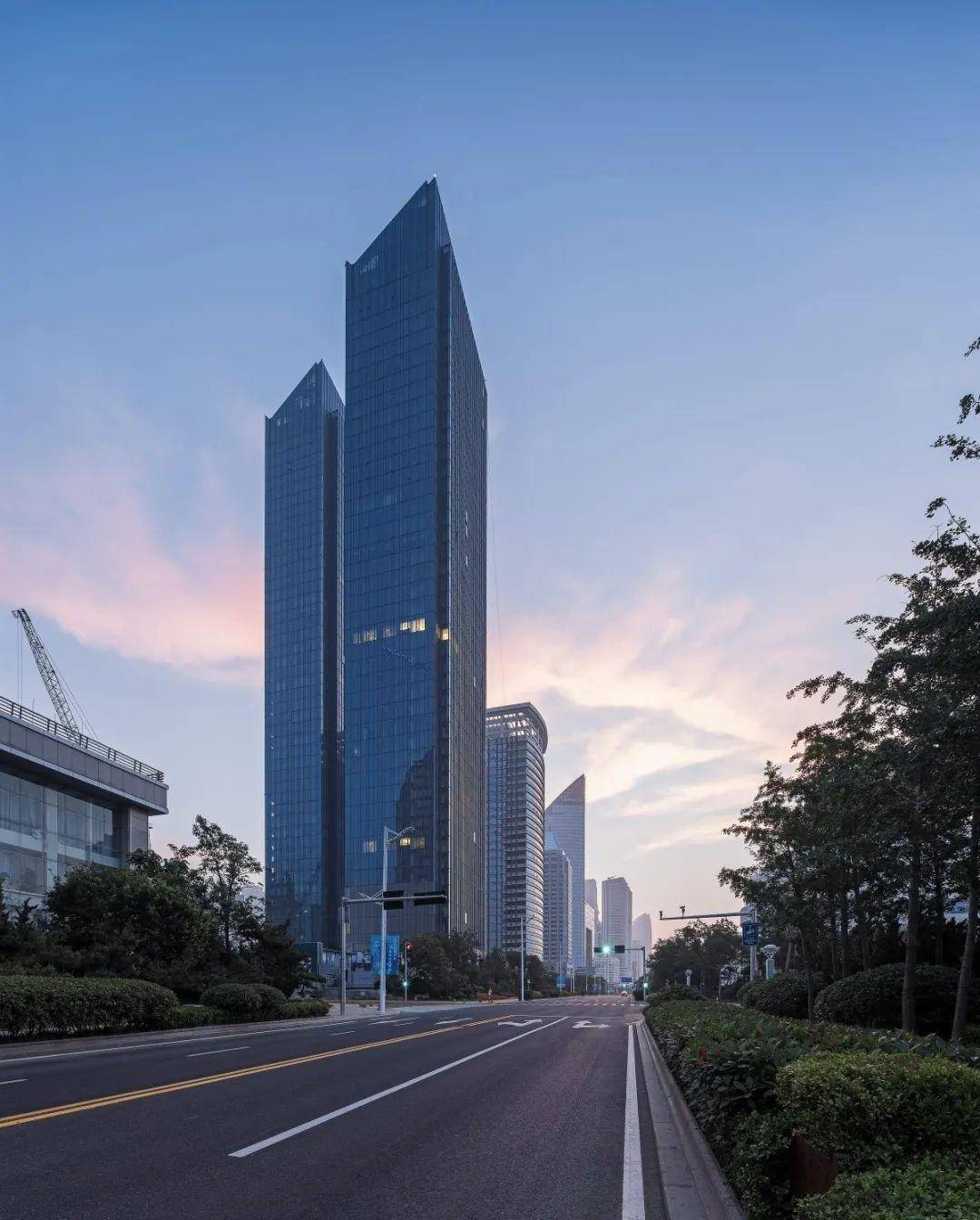 2017年,青岛深蓝中心成为绿城首个采用不锈钢烟道的住宅项目,而在此之