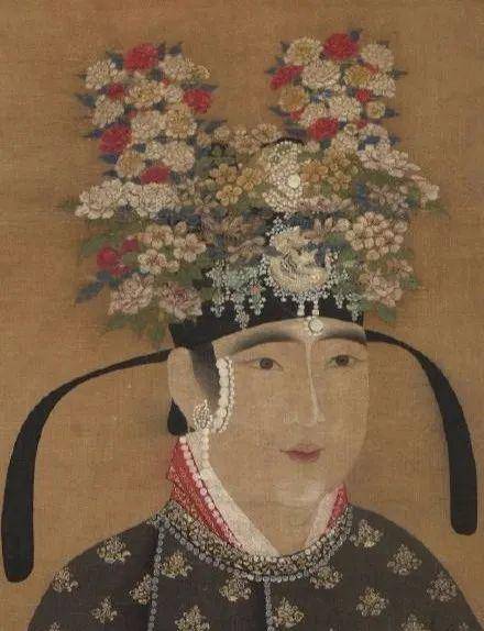 花钿委地无人收翠翘金雀玉搔头禅衣汉裳