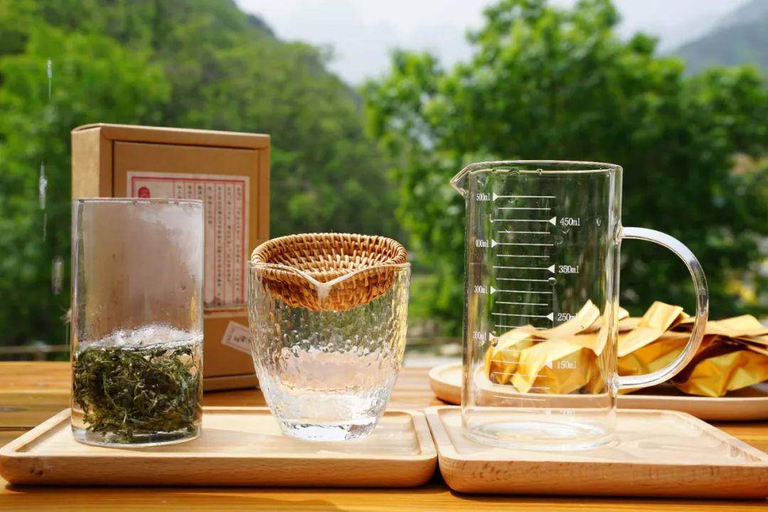 茶具有很多,玻璃器具和灵艾茶更配呦泡茶味道好 标准是关键艾草茶的