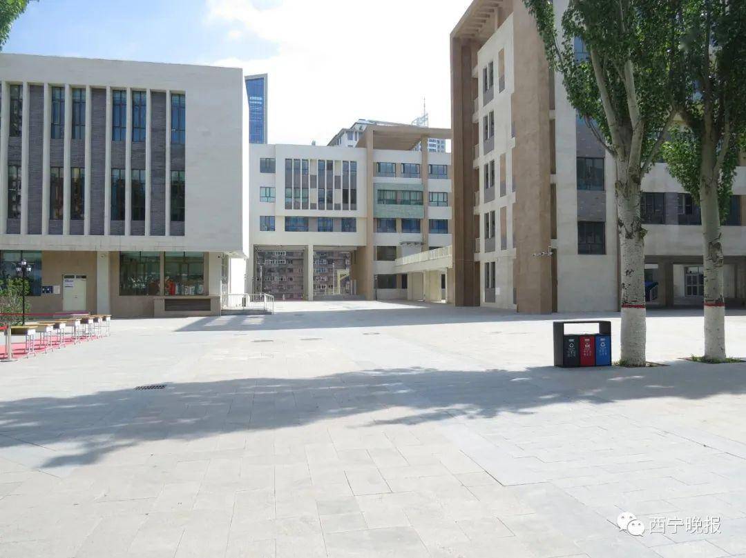 (建成)西宁市第十二中学位于城东区韵家口路2号,总建筑面积37800平方