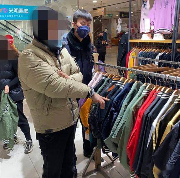 窃贼接二连三对商场衣物下手海州警方抓