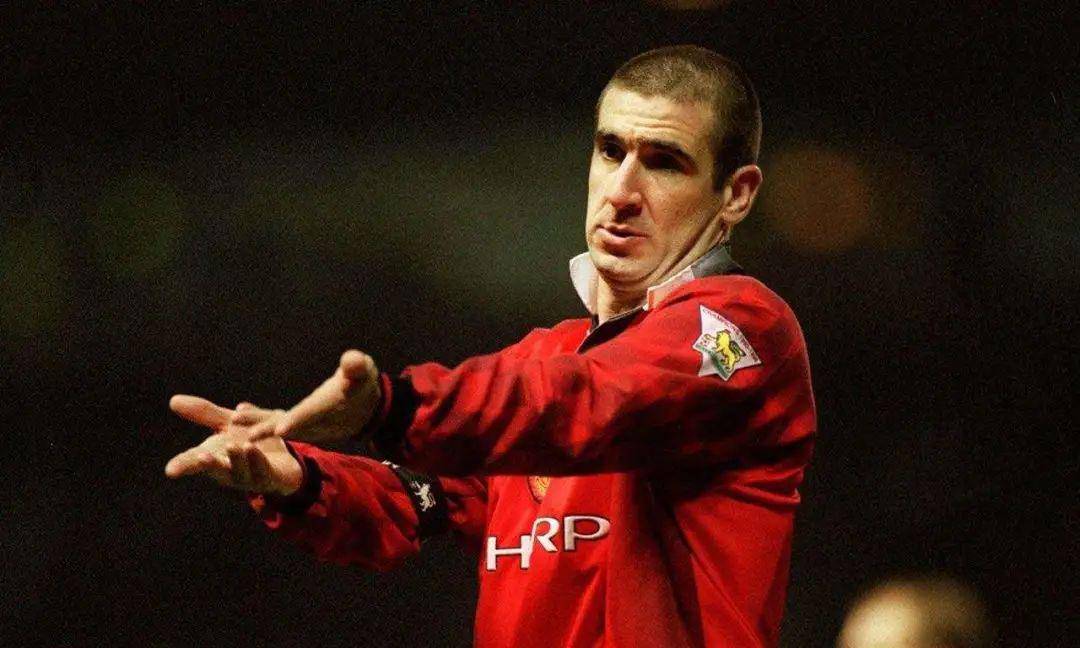 英伦大叔范儿扑面而来搭配"坎通纳式立领"平添了几分"中年危机"的味道