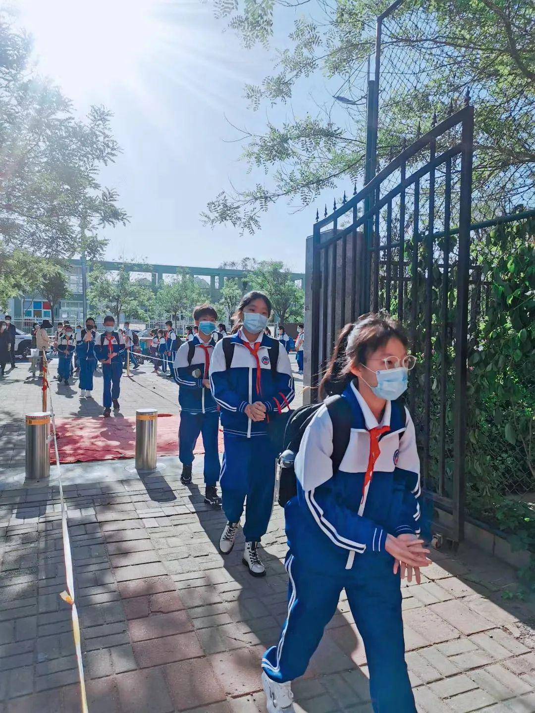 夏花绚烂 欢迎你的归来 ——华明小学复课第一天掠影